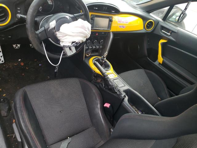 JF1ZNAA13F9707075 - 2015 TOYOTA SCION FR-S ყვითელი ფოტო 8