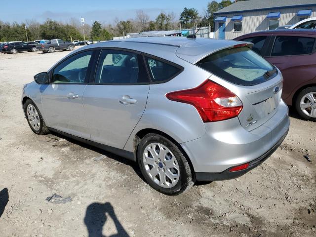 1FAHP3K20CL172665 - 2012 FORD FOCUS SE SILVER photo 2