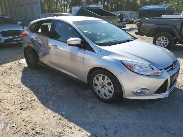 1FAHP3K20CL172665 - 2012 FORD FOCUS SE SILVER photo 4