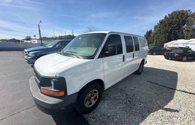 1GCFG15T351225657 - 2005 CHEVROLET EXPRESS G1 WHITE photo 2