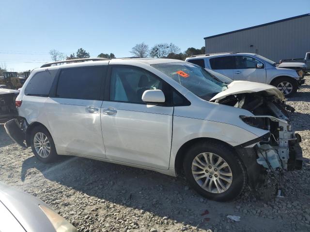 5TDYK3DC9GS700402 - 2016 TOYOTA SIENNA XLE WHITE photo 4