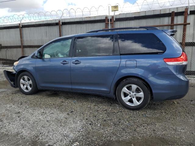 5TDKK3DC5DS325772 - 2013 TOYOTA SIENNA LE BLUE photo 2