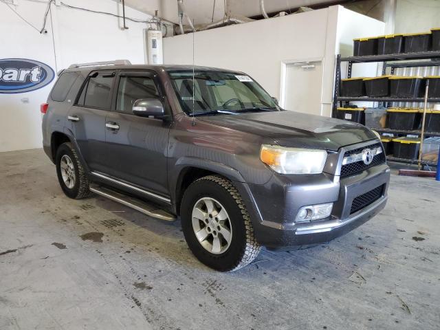 JTEZU5JR1D5052926 - 2013 TOYOTA 4RUNNER SR5 GRAY photo 4