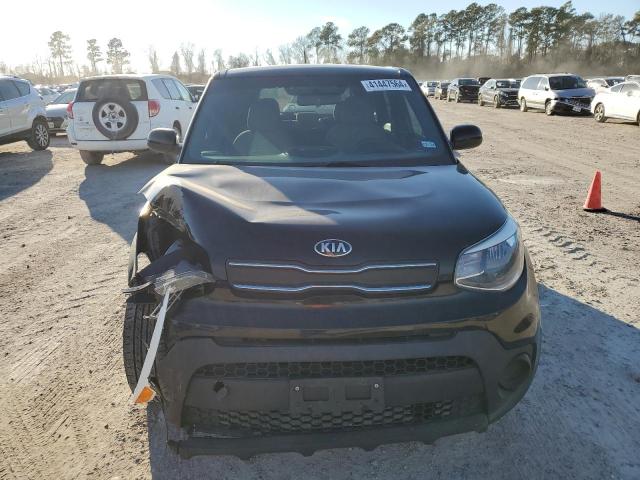 KNDJN2A20H7502754 - 2017 KIA SOUL BLACK photo 5