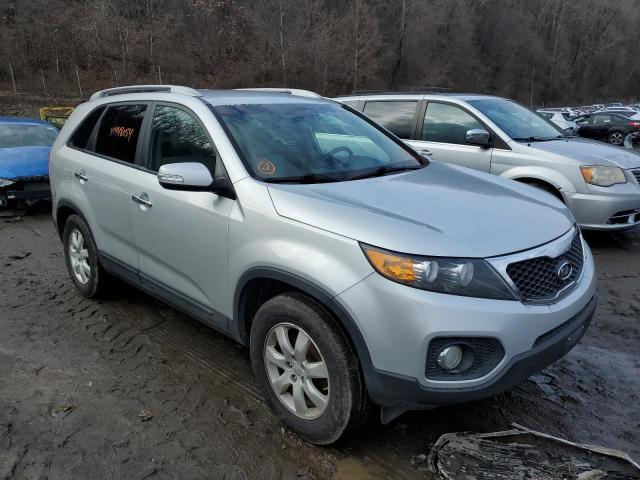 5XYKT3A69CG285624 - 2012 KIA SORENTO BASE SILVER photo 4