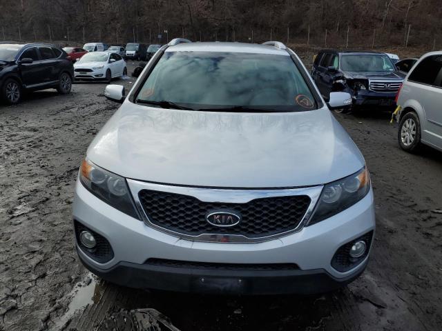 5XYKT3A69CG285624 - 2012 KIA SORENTO BASE SILVER photo 5