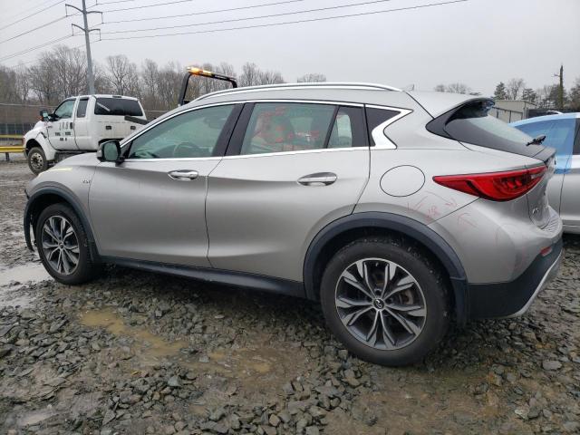 SJKCH5CR9JA003484 - 2018 INFINITI QX30 BASE PURE SILVER photo 2