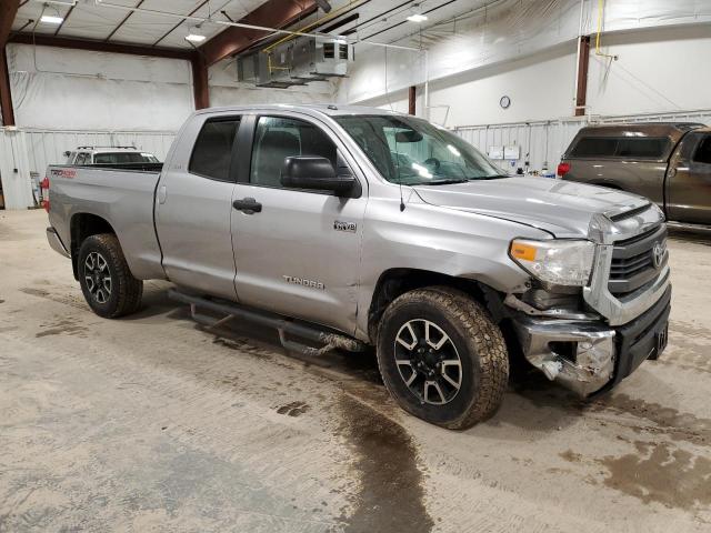 5TFUW5F17FX471141 - 2015 TOYOTA TUNDRA DOUBLE CAB SR/SR5 SILVER photo 4
