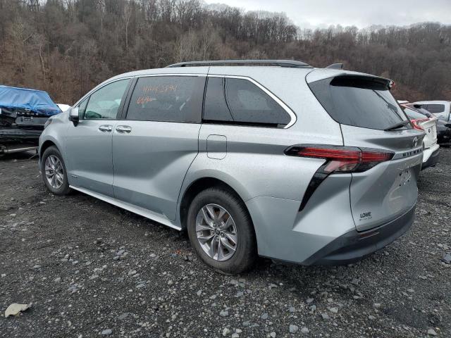 5TDYRKEC1MS069466 - 2021 TOYOTA SIENNA XLE SILVER photo 2