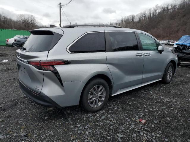 5TDYRKEC1MS069466 - 2021 TOYOTA SIENNA XLE SILVER photo 3