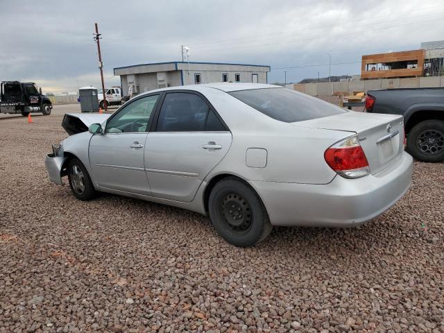 4T1BE30KX5U539573 - 2005 TOYOTA CAMRY LE GRAY photo 2