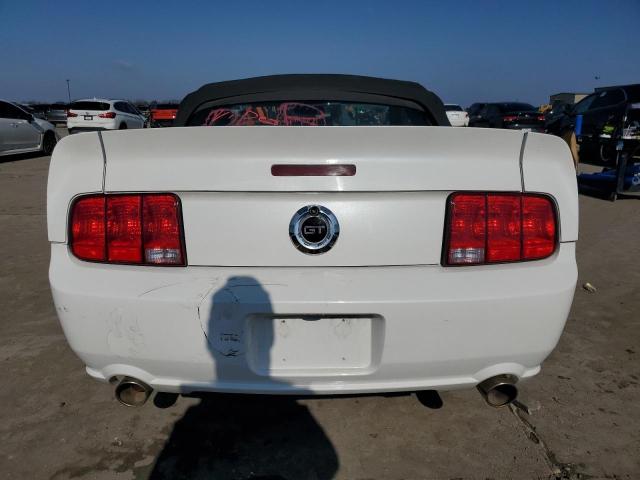 1ZVHT85H465255444 - 2006 FORD MUSTANG GT WHITE photo 6