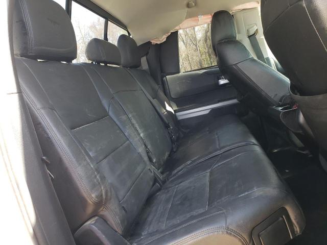 5TFUM5F10JX076300 - 2018 TOYOTA TUNDRA DOUBLE CAB SR/SR5 WHITE photo 10