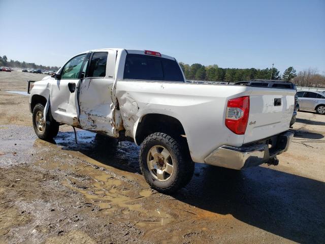 5TFUM5F10JX076300 - 2018 TOYOTA TUNDRA DOUBLE CAB SR/SR5 WHITE photo 2