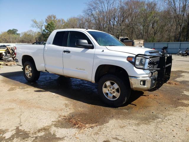 5TFUM5F10JX076300 - 2018 TOYOTA TUNDRA DOUBLE CAB SR/SR5 WHITE photo 4