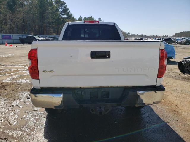 5TFUM5F10JX076300 - 2018 TOYOTA TUNDRA DOUBLE CAB SR/SR5 WHITE photo 6