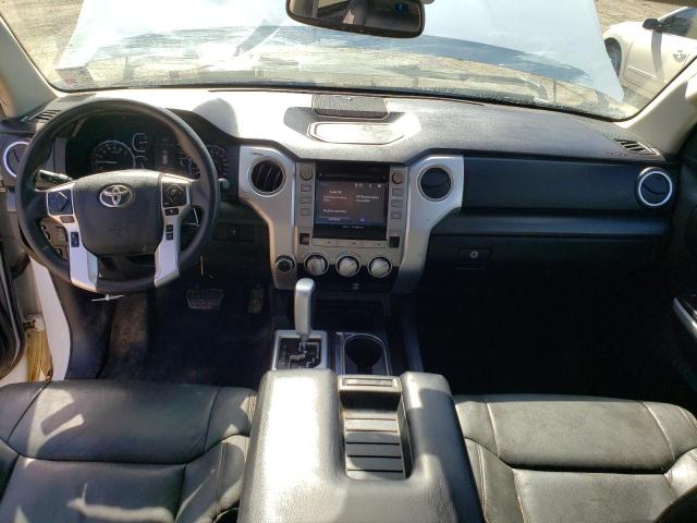 5TFUM5F10JX076300 - 2018 TOYOTA TUNDRA DOUBLE CAB SR/SR5 WHITE photo 8