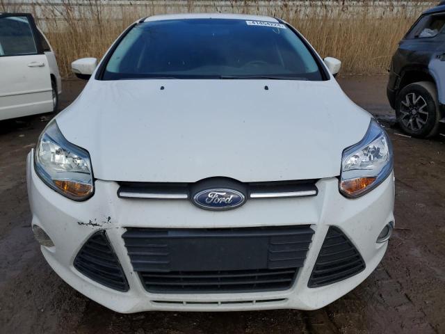 1FAHP3K25CL376443 - 2012 FORD FOCUS SE WHITE photo 5