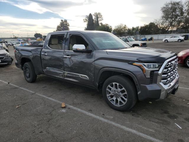 5TFMA5BC7PX002588 - 2023 TOYOTA TUNDRA CREWMAX PLATINUM ნაცრისფერი ფოტო 4