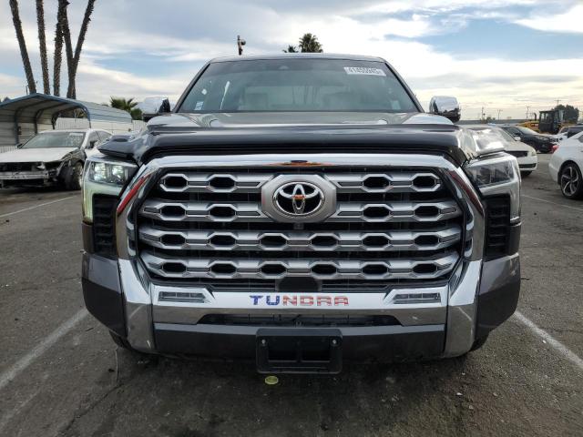 5TFMA5BC7PX002588 - 2023 TOYOTA TUNDRA CREWMAX PLATINUM ნაცრისფერი ფოტო 5