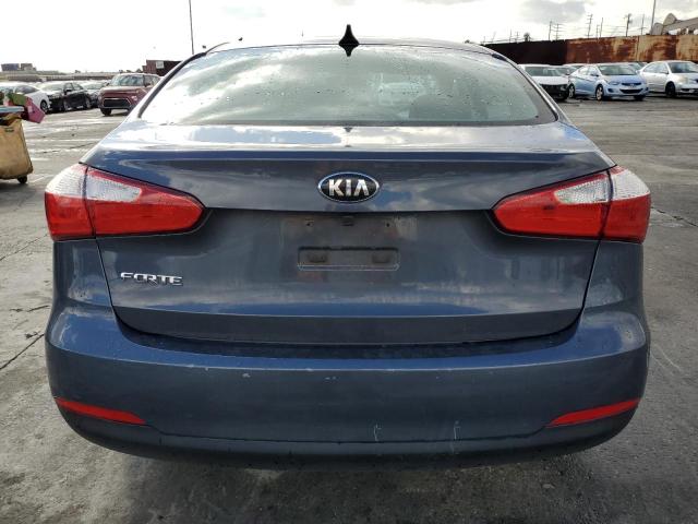 KNAFK4A63G5543559 - 2016 KIA FORTE LX GRAY photo 6