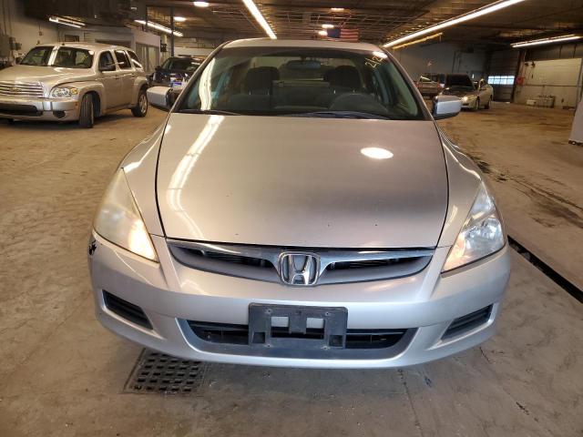 1HGCM56726A151963 - 2006 HONDA ACCORD EX SILVER photo 5