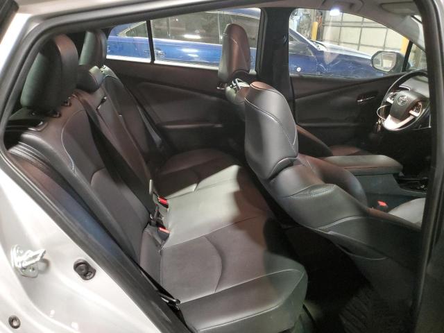 JTDKARFU7J3552163 - 2018 TOYOTA PRIUS SILVER photo 10