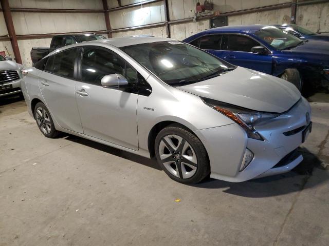JTDKARFU7J3552163 - 2018 TOYOTA PRIUS SILVER photo 4