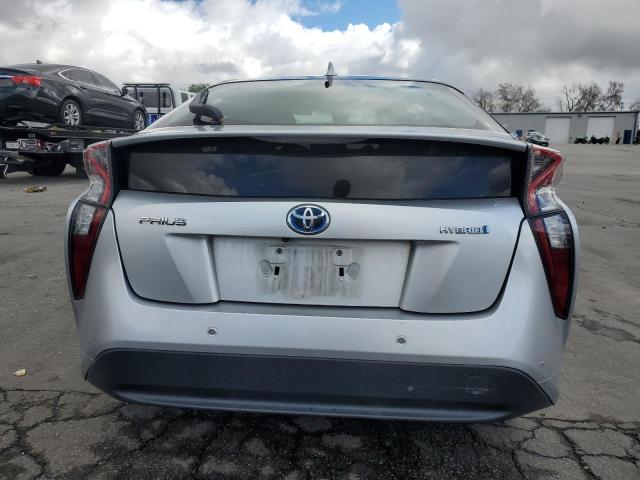 JTDKBRFU2J3596567 - 2018 TOYOTA PRIUS SILVER photo 6