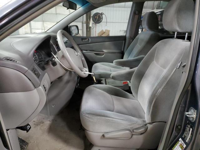 5TDZK23C59S227441 - 2009 TOYOTA SIENNA CE GRAY photo 7