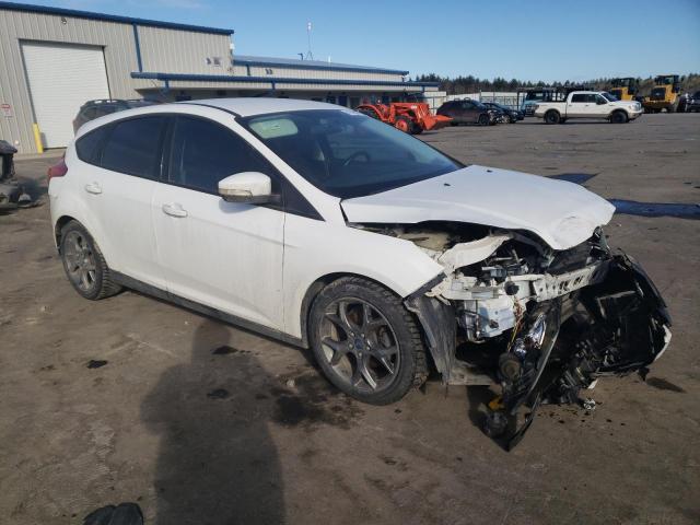 1FADP3K22EL146683 - 2014 FORD FOCUS SE WHITE photo 4