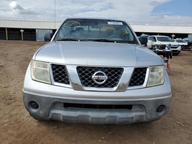 1N6BD06T25C449908 - 2005 NISSAN FRONTIER KING CAB XE SILVER photo 5