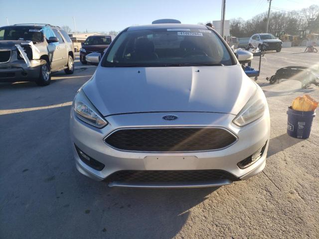 1FADP3F25GL360466 - 2016 FORD FOCUS SE SILVER photo 5