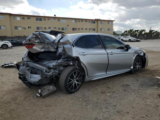 4T1G11AK1PU821916 - 2023 TOYOTA CAMRY SE NIGHT SHADE SILVER photo 3