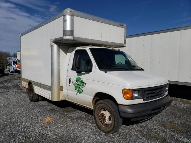 1FDXE45S17DB22561 - 2007 FORD ECONOLINE E450 SUPER DUTY CUTAWAY VAN WHITE photo 4