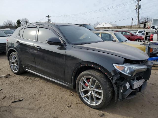 ZASFAKNN4J7B89887 - 2018 ALFA ROMEO STELVIO TI SPORT BLACK photo 4