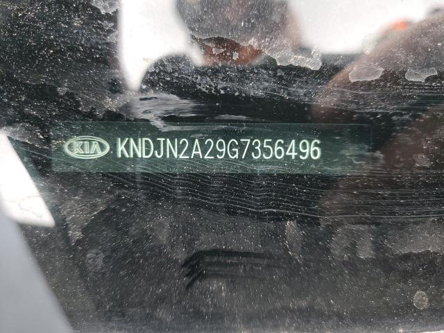 KNDJN2A29G7356496 - 2016 KIA SOUL WHITE photo 13