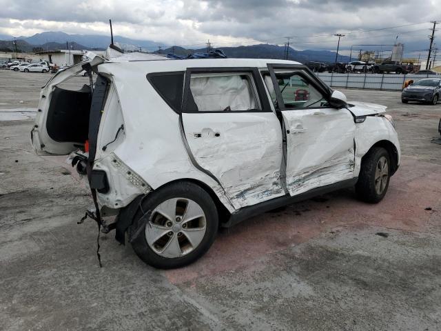 KNDJN2A29G7356496 - 2016 KIA SOUL WHITE photo 3