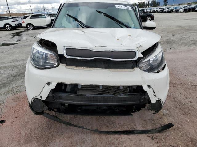 KNDJN2A29G7356496 - 2016 KIA SOUL WHITE photo 5