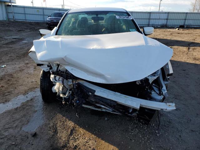 1HGCR2F3XGA028121 - 2016 HONDA ACCORD LX WHITE photo 5