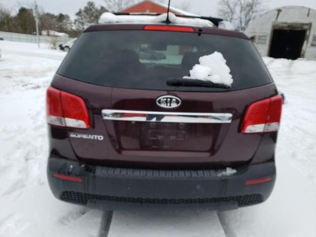 5XYKTCA66CG273866 - 2012 KIA SORENTO BASE MAROON photo 6