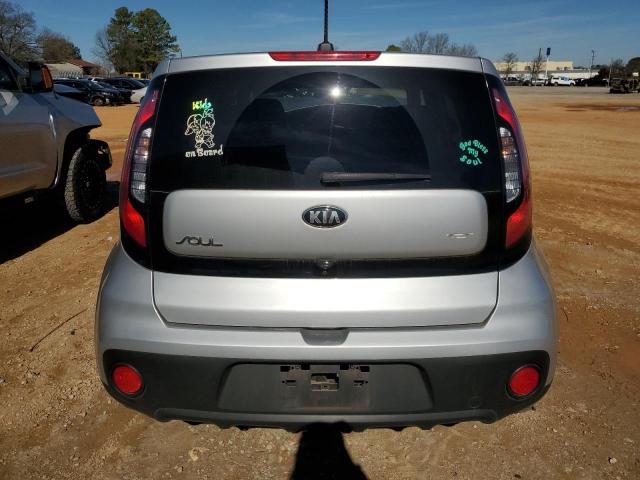 KNDJN2A26K7004601 - 2019 KIA SOUL SILVER photo 6