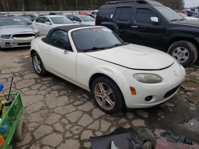 JM1NC25F360107414 - 2006 MAZDA MX-5 MIATA WHITE photo 4