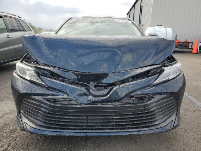 4T1B11HK0JU615719 - 2018 TOYOTA CAMRY L BLUE photo 5