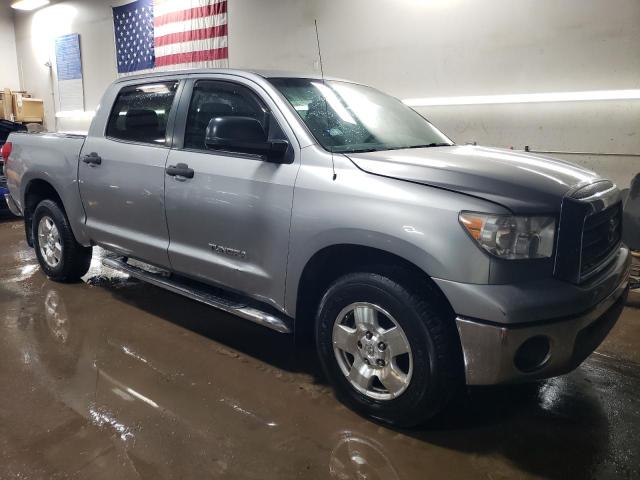 5TBDV54188S519270 - 2008 TOYOTA TUNDRA CREWMAX SILVER photo 4