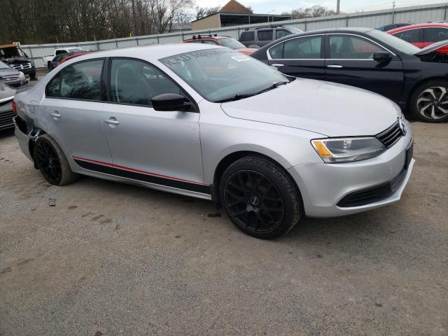 3VW1K7AJ5CM385732 - 2012 VOLKSWAGEN JETTA BASE Արծաթագույն լուսանկար 4