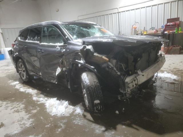 5TDHZRBH4NS191541 - 2022 TOYOTA HIGHLANDER XLE GRAY photo 4
