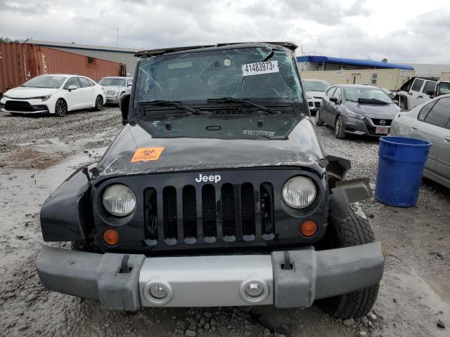 1C4BJWEG6DL549396 - 2013 JEEP WRANGLER U SAHARA BLACK photo 5