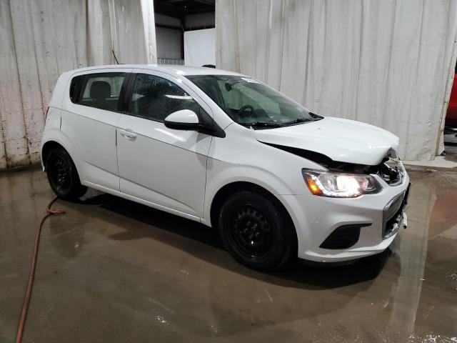 1G1JG6SH3H4137811 - 2017 CHEVROLET SONIC WHITE photo 4