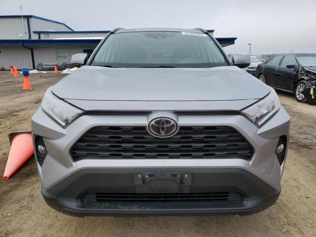 2T3P1RFV8KC057498 - 2019 TOYOTA RAV4 XLE SILVER photo 5